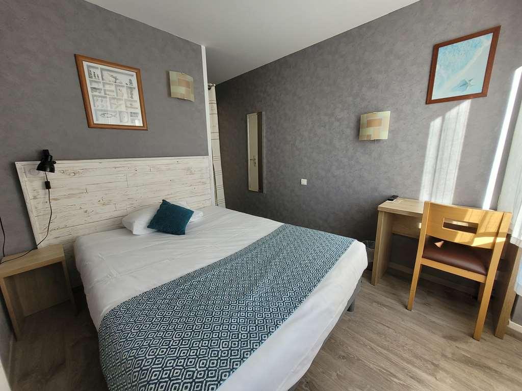 Brit Hotel Des Halles Конкарно Стая снимка