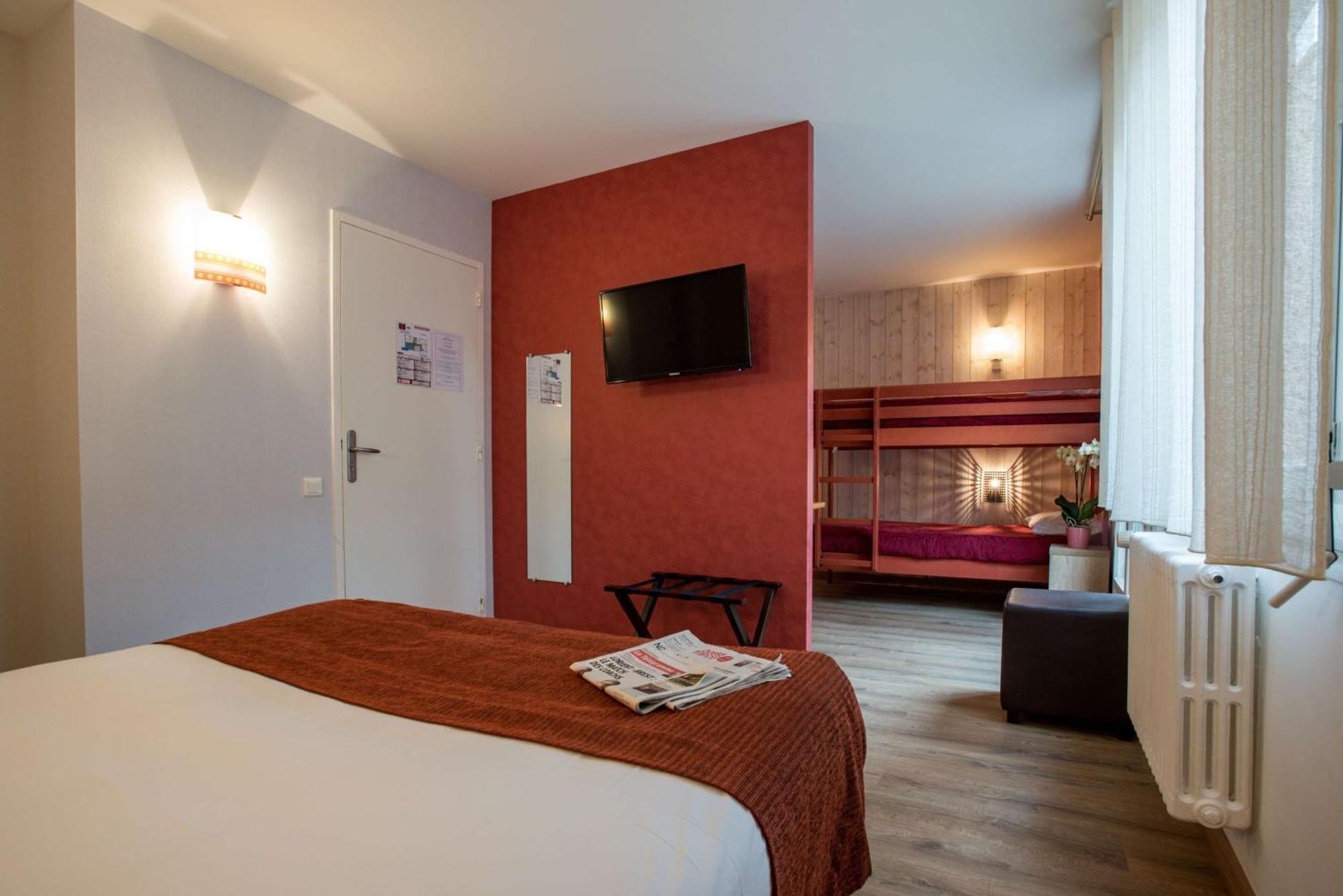 Brit Hotel Des Halles Конкарно Екстериор снимка