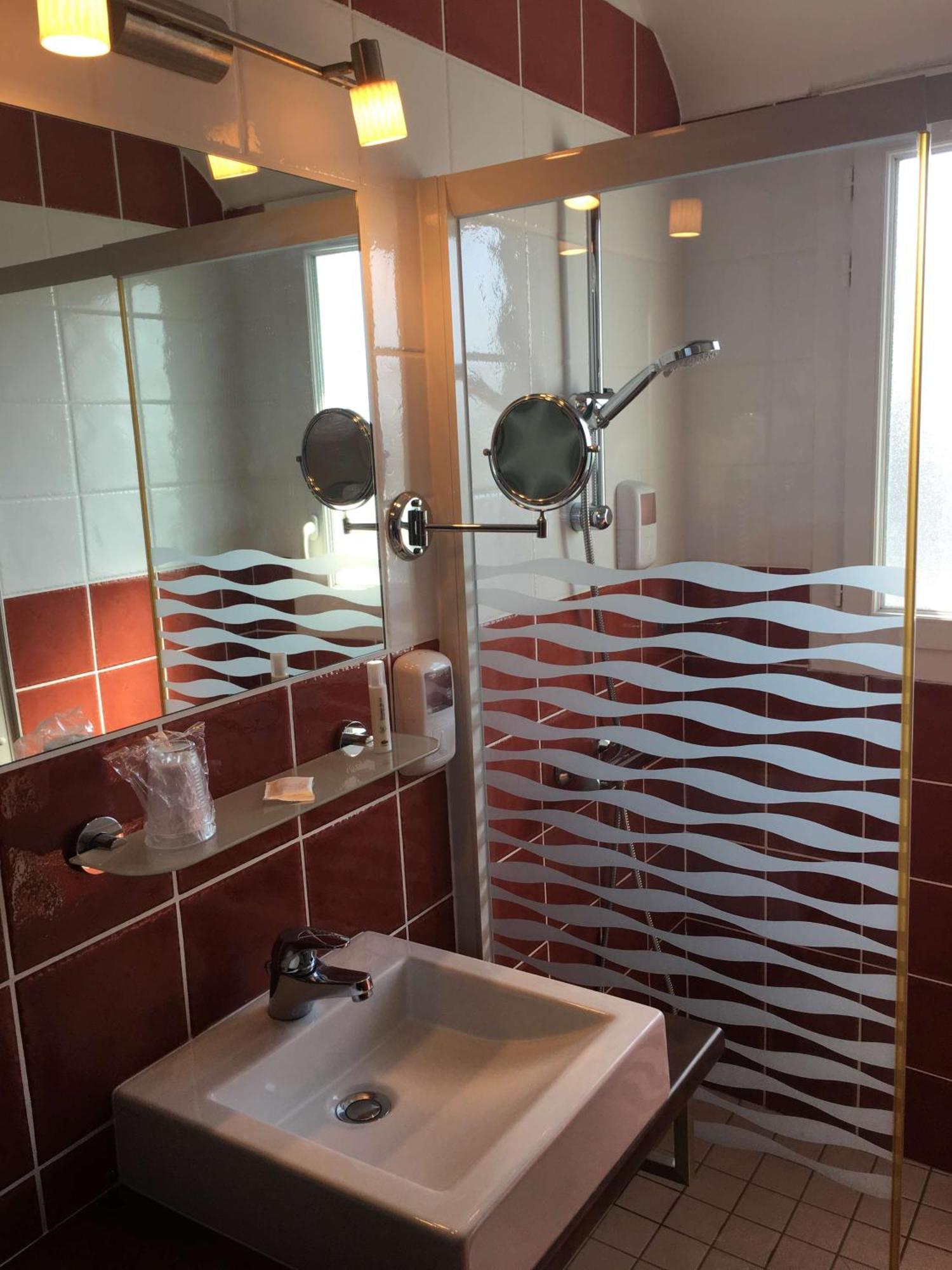 Brit Hotel Des Halles Конкарно Екстериор снимка