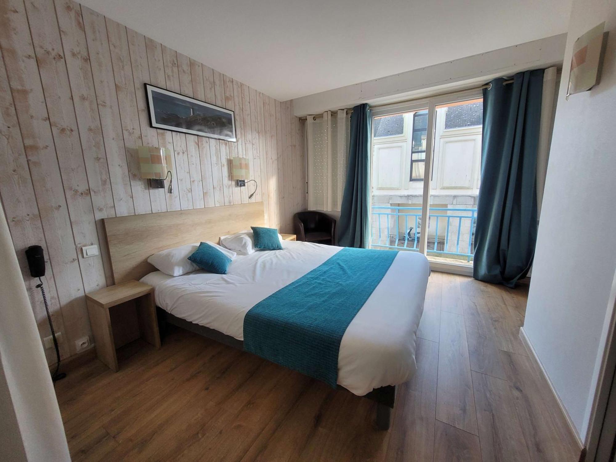 Brit Hotel Des Halles Конкарно Екстериор снимка