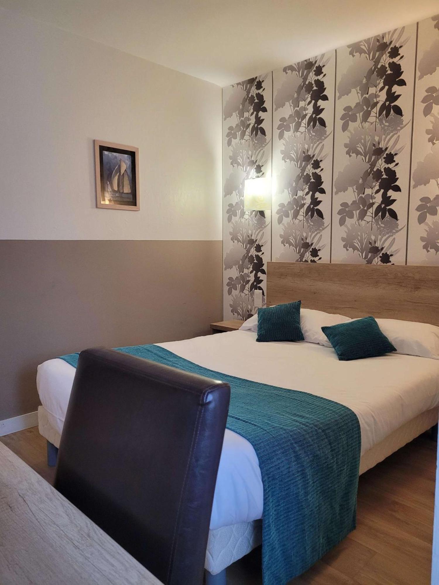 Brit Hotel Des Halles Конкарно Екстериор снимка