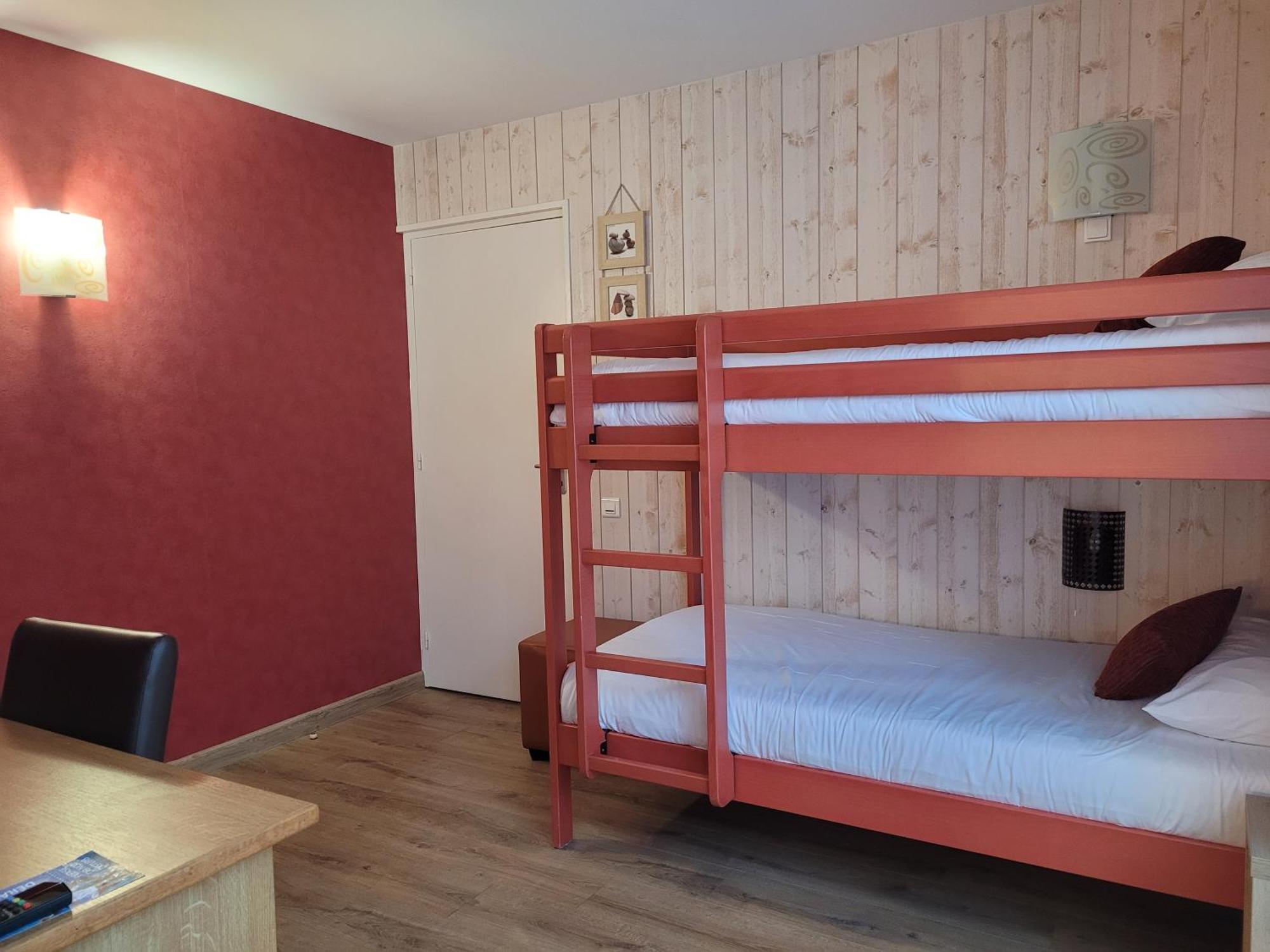 Brit Hotel Des Halles Конкарно Екстериор снимка