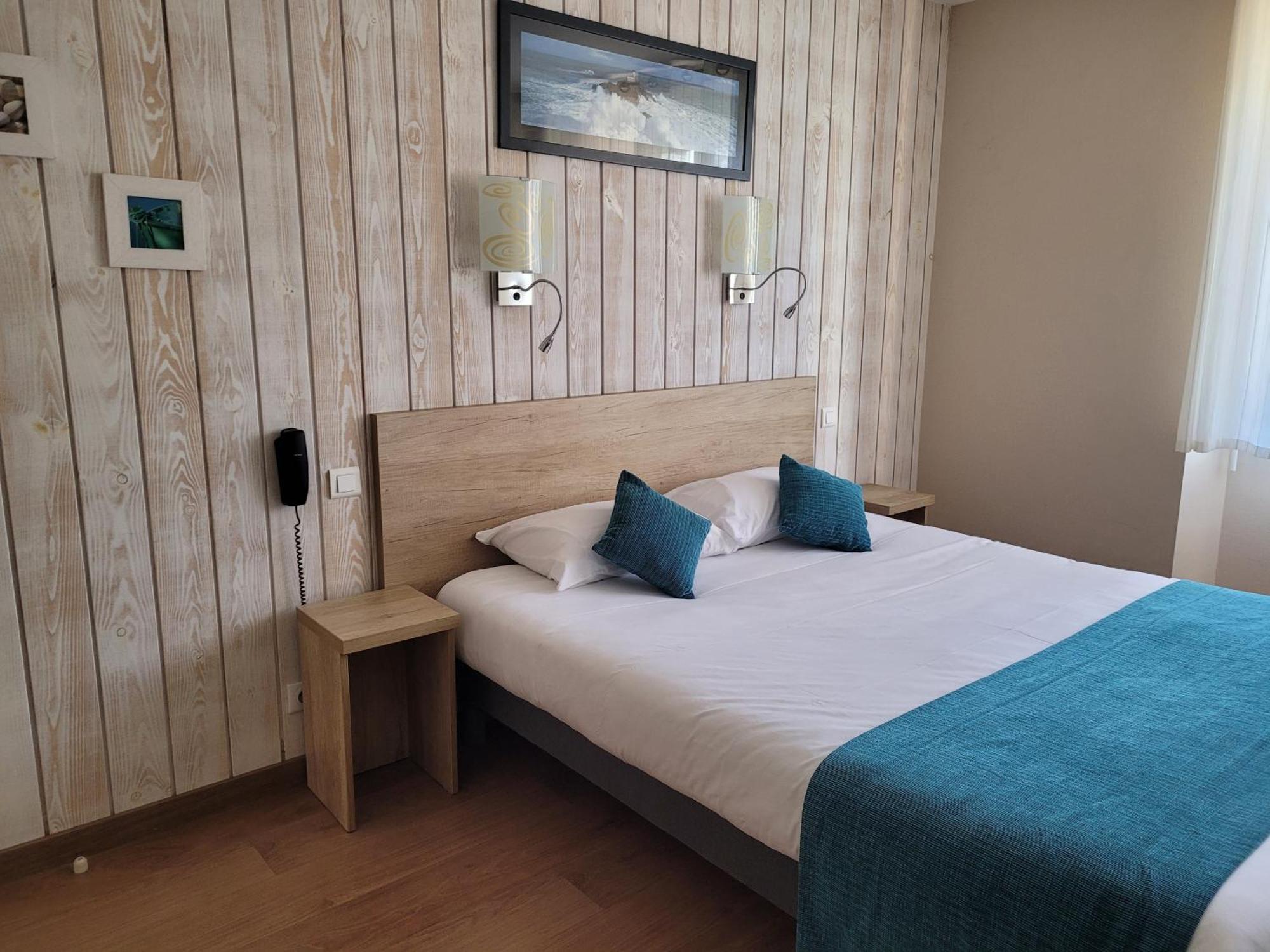 Brit Hotel Des Halles Конкарно Екстериор снимка