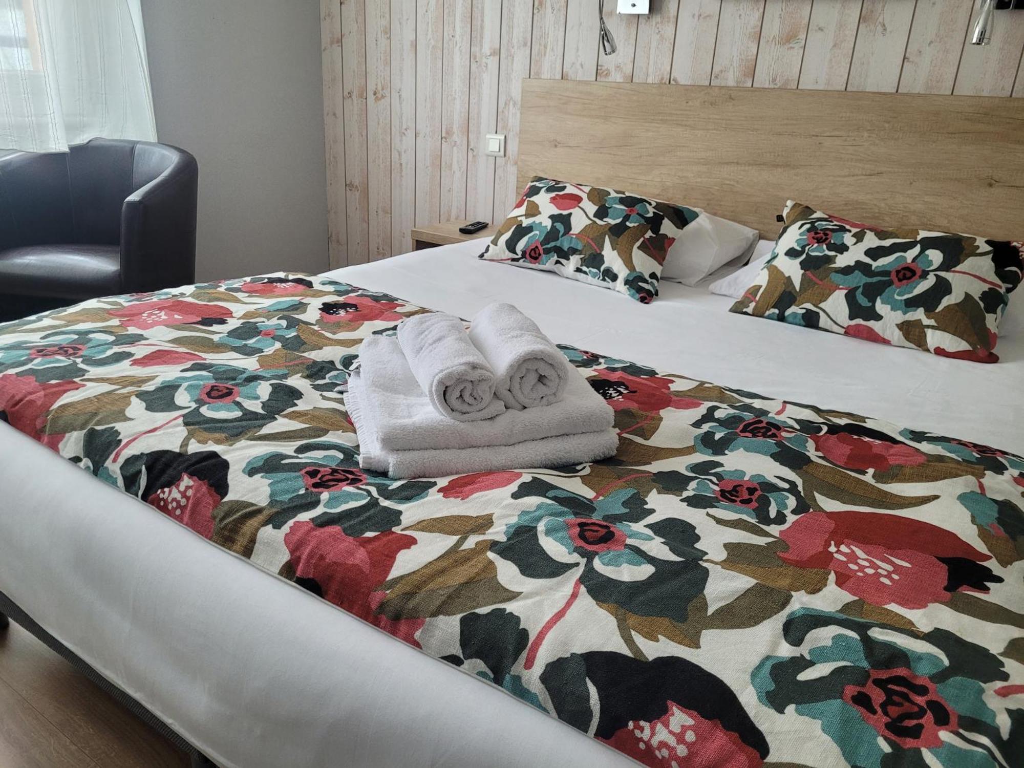 Brit Hotel Des Halles Конкарно Екстериор снимка