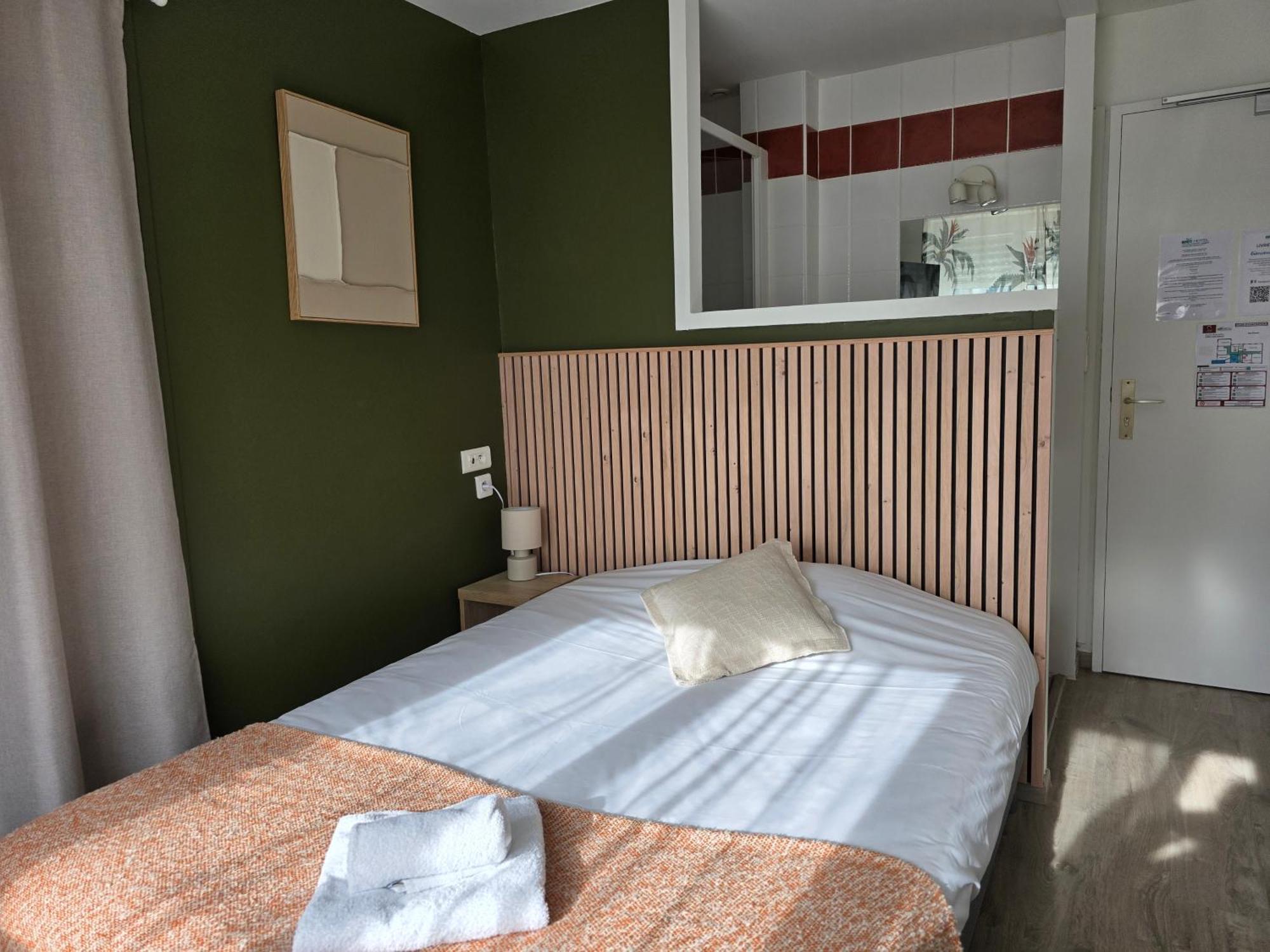 Brit Hotel Des Halles Конкарно Екстериор снимка