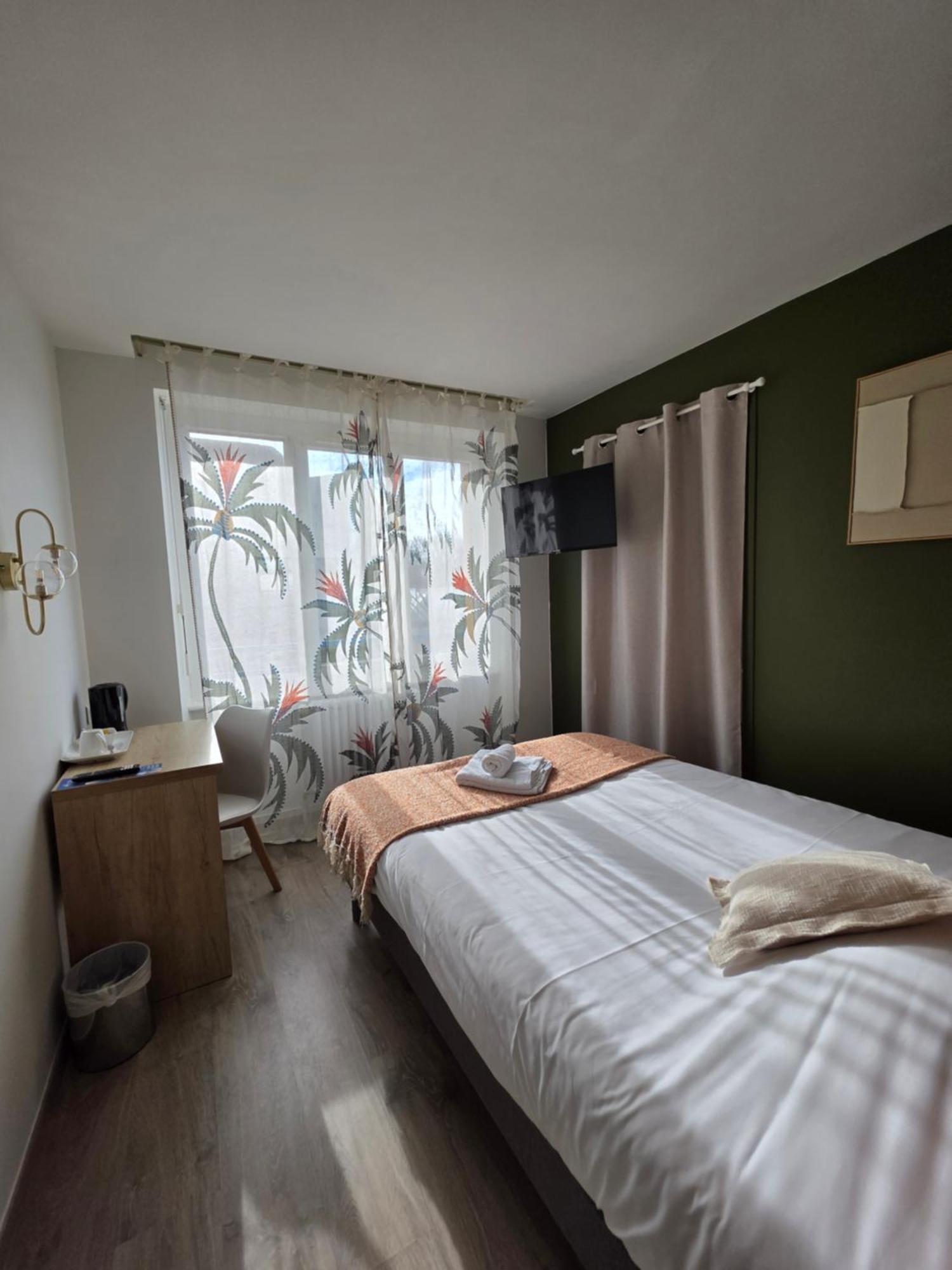 Brit Hotel Des Halles Конкарно Екстериор снимка