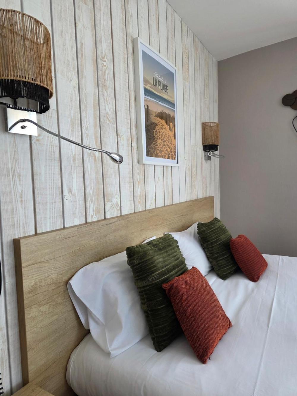 Brit Hotel Des Halles Конкарно Екстериор снимка