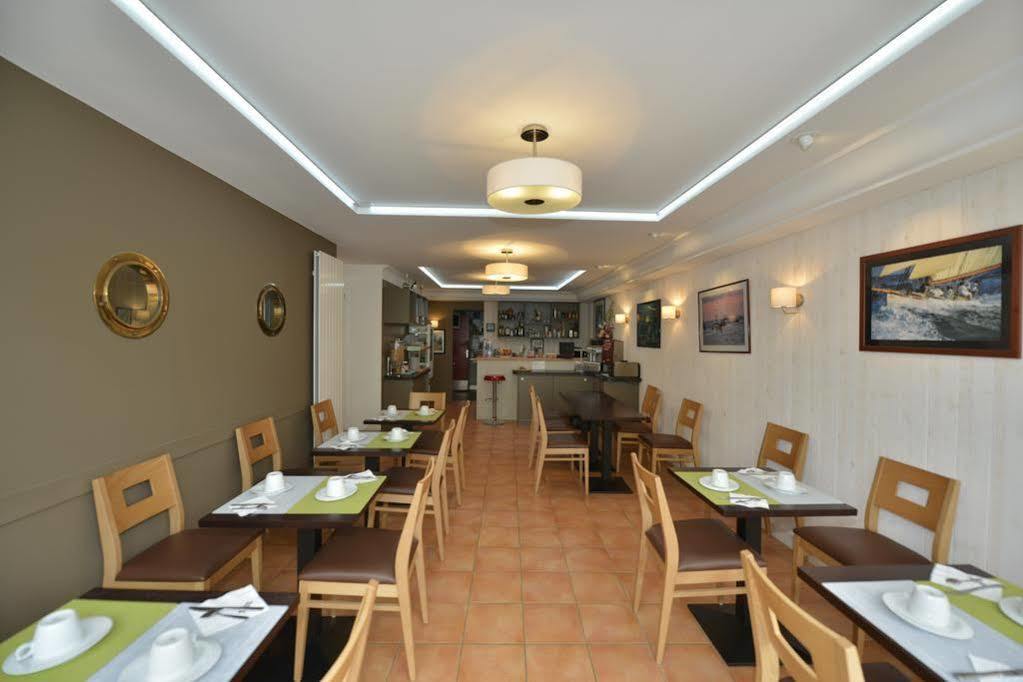 Brit Hotel Des Halles Конкарно Екстериор снимка